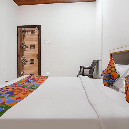 Fabexpress Sai Lodging I - Nr Nashik Railway Station Экстерьер фото