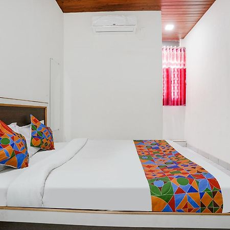 Fabexpress Sai Lodging I - Nr Nashik Railway Station Экстерьер фото