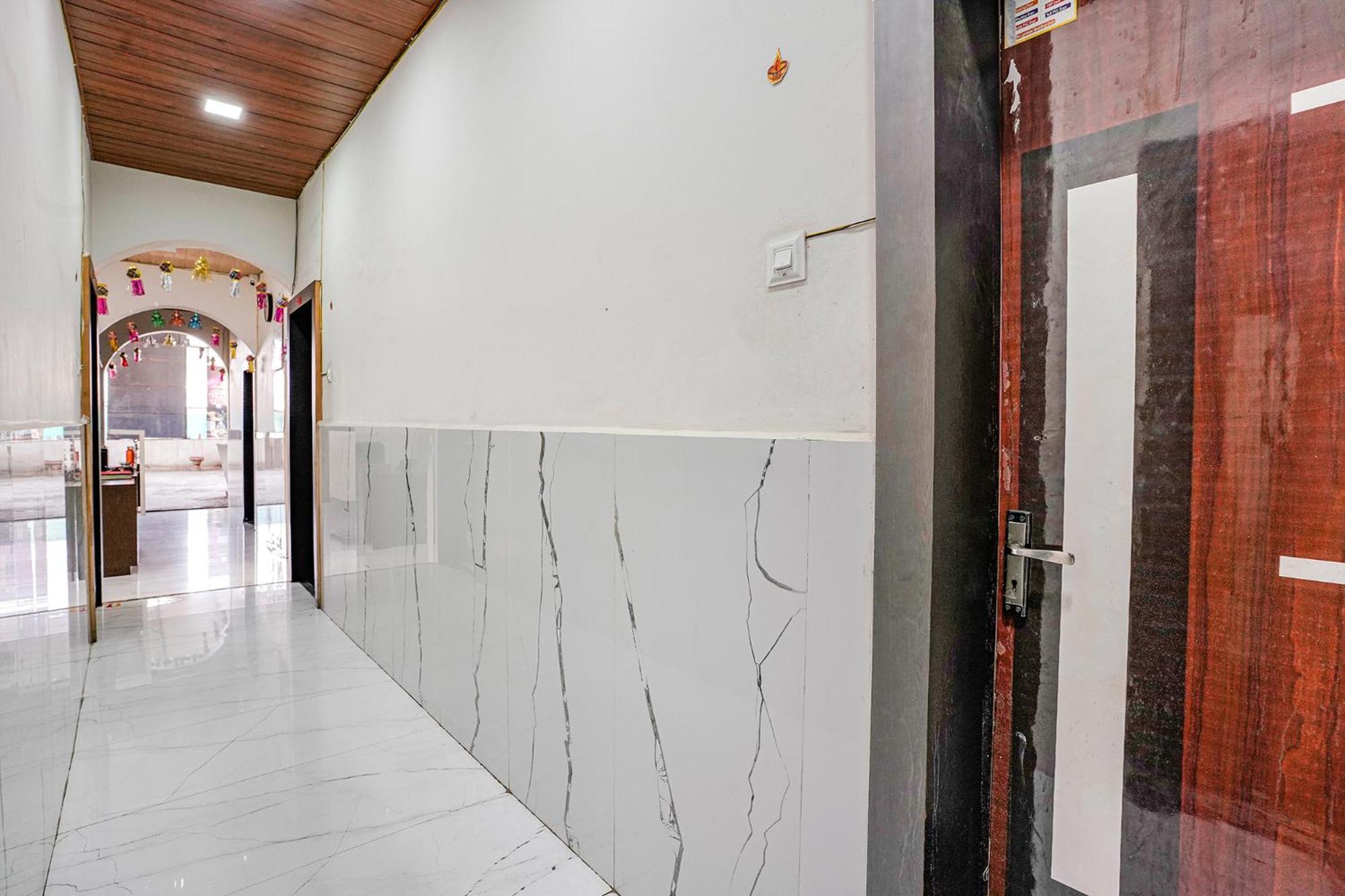 Fabexpress Sai Lodging I - Nr Nashik Railway Station Экстерьер фото