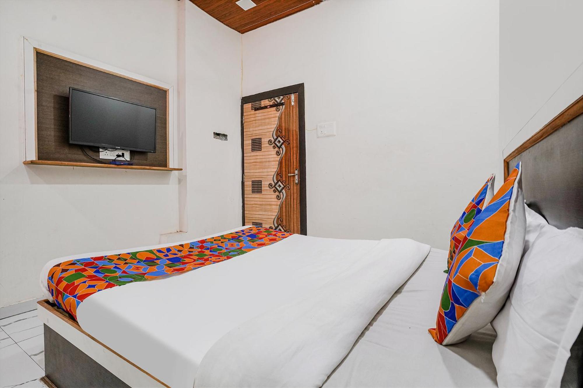 Fabexpress Sai Lodging I - Nr Nashik Railway Station Экстерьер фото