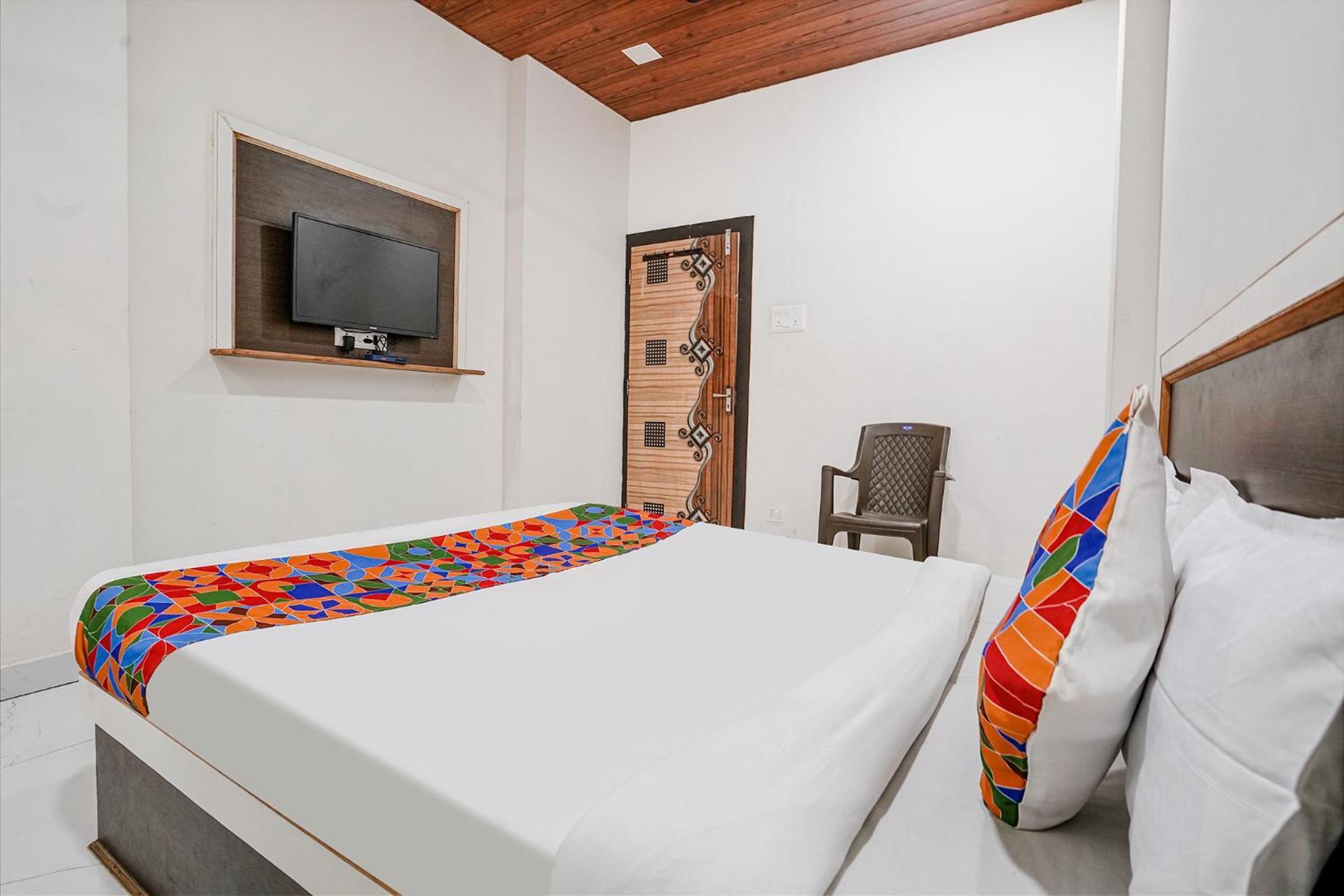 Fabexpress Sai Lodging I - Nr Nashik Railway Station Экстерьер фото