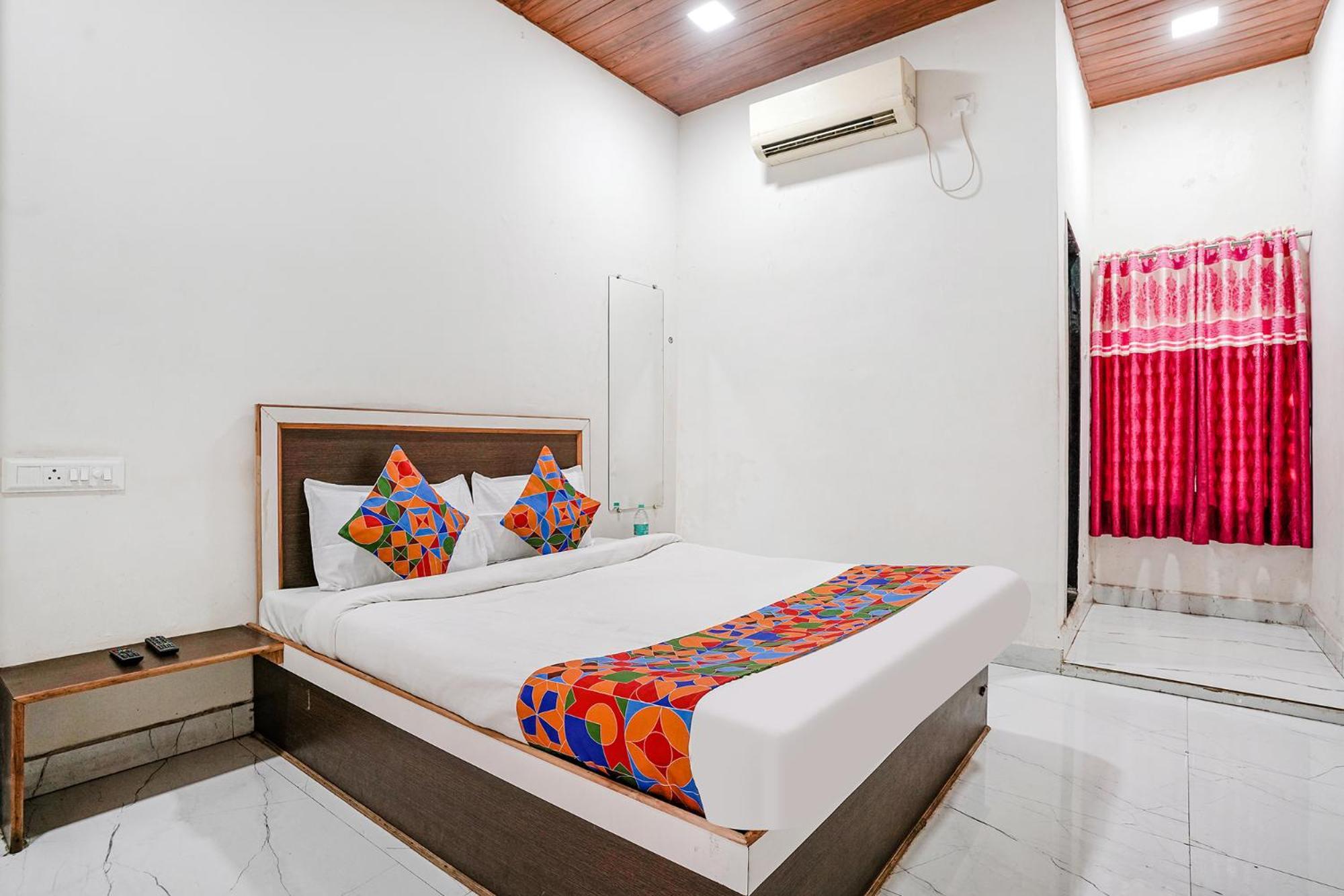 Fabexpress Sai Lodging I - Nr Nashik Railway Station Экстерьер фото
