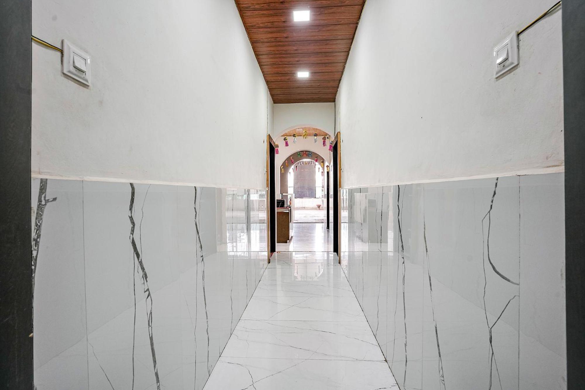 Fabexpress Sai Lodging I - Nr Nashik Railway Station Экстерьер фото